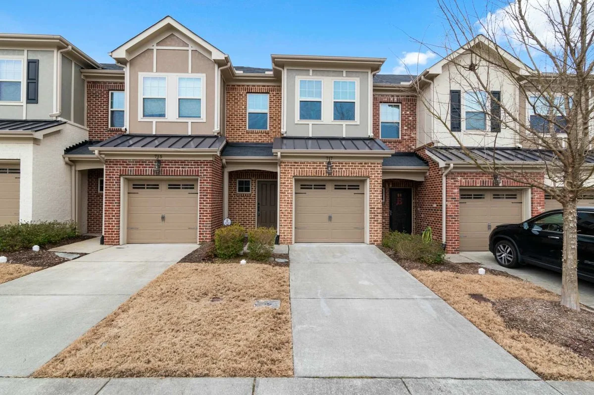 Garage door service - Garage Door Won't Close in Claycomo, MO - Same-Day - OnPoint