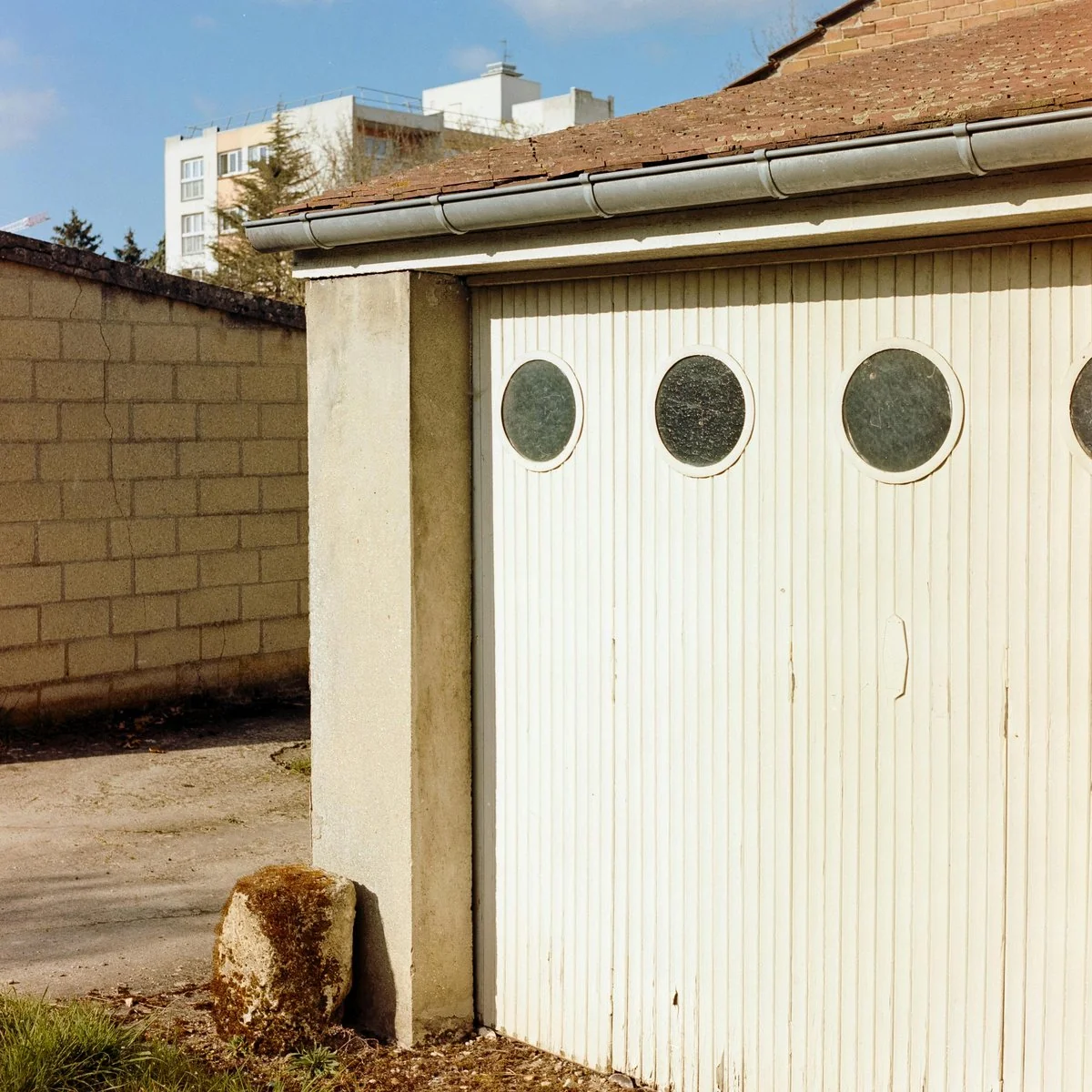 Garage door service - Amarr Garage Door Repair in Gardner, KS - OnPoint Pro Doors