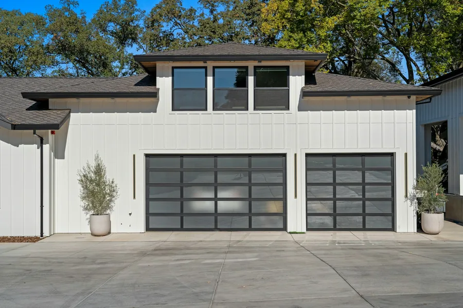 The kind of sectional garage door OnPoint Pro Doors Kansas City fits in Kansas City, MO
